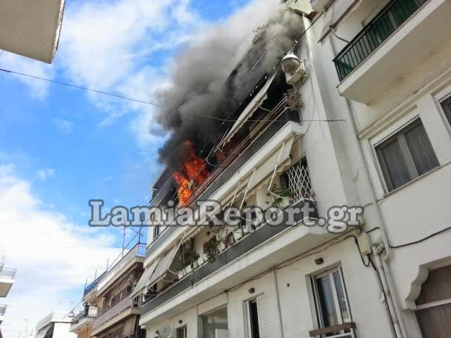 Συναγερμός για πυρκαγιά σε σπίτι στην οδό Εκκλησιών στη Λαμία