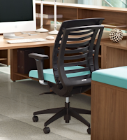 Articulating Office Chair with Self Adjusting Features Articulating Office Chair with Self Adjusting Features