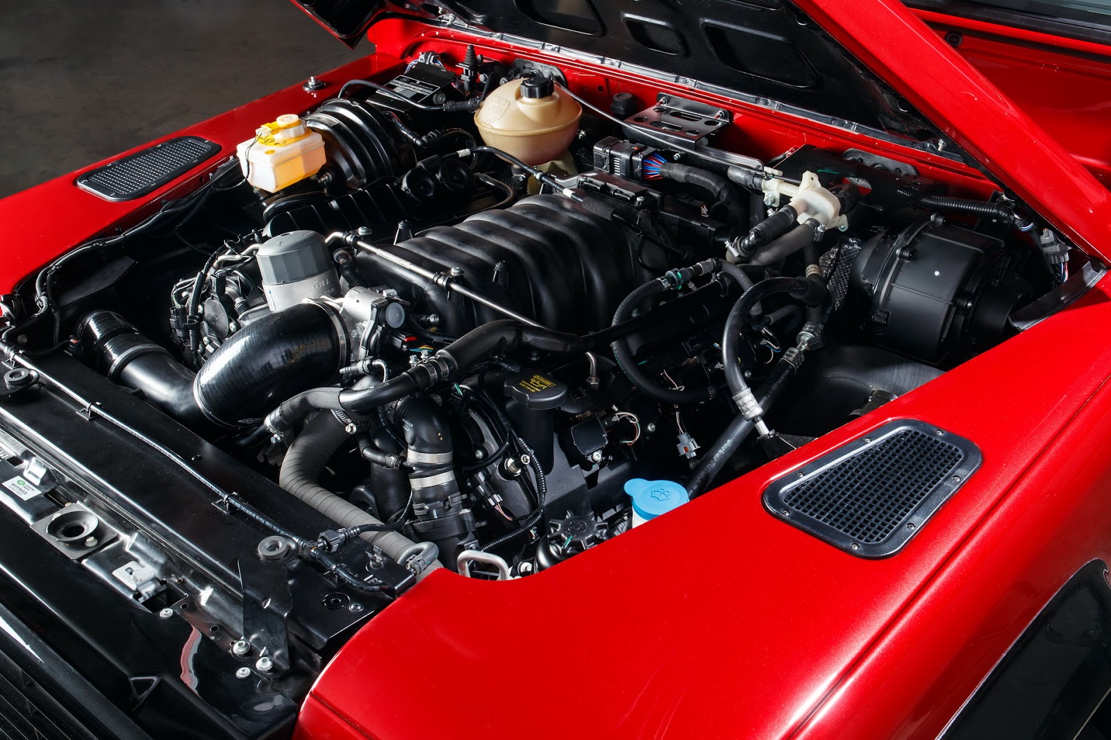 LR-Defender-WorksV8-15.jpg