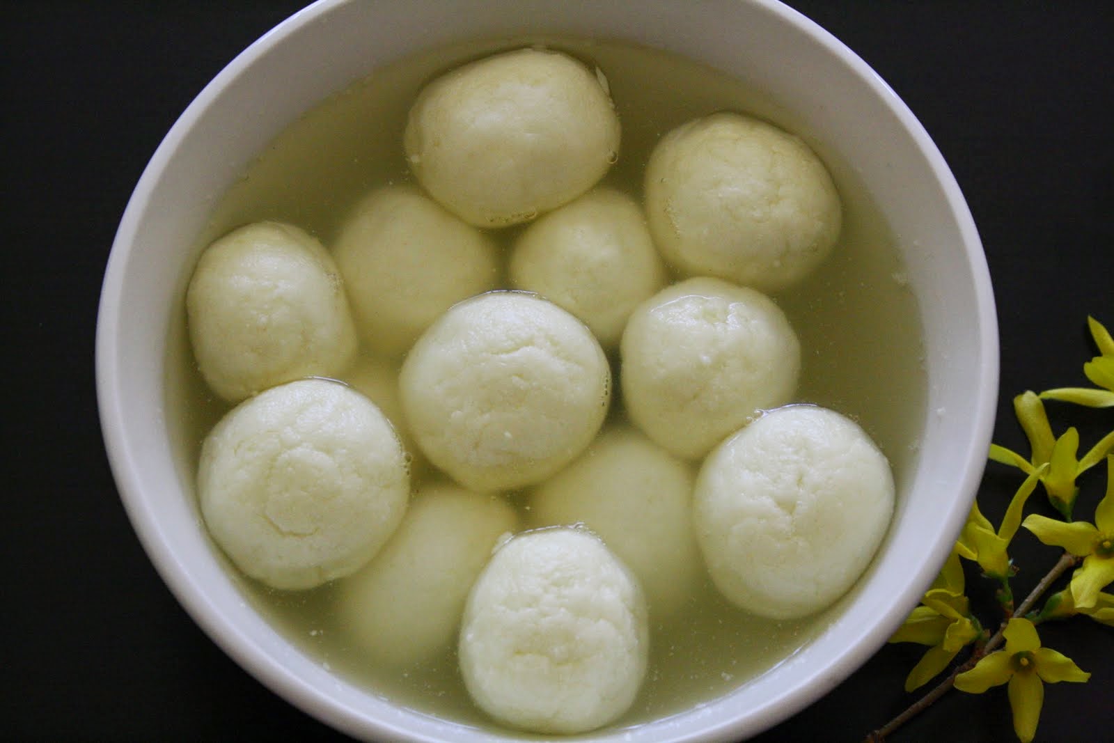 Ultimate Food Lovers: Rasgulla / Rosogolla
