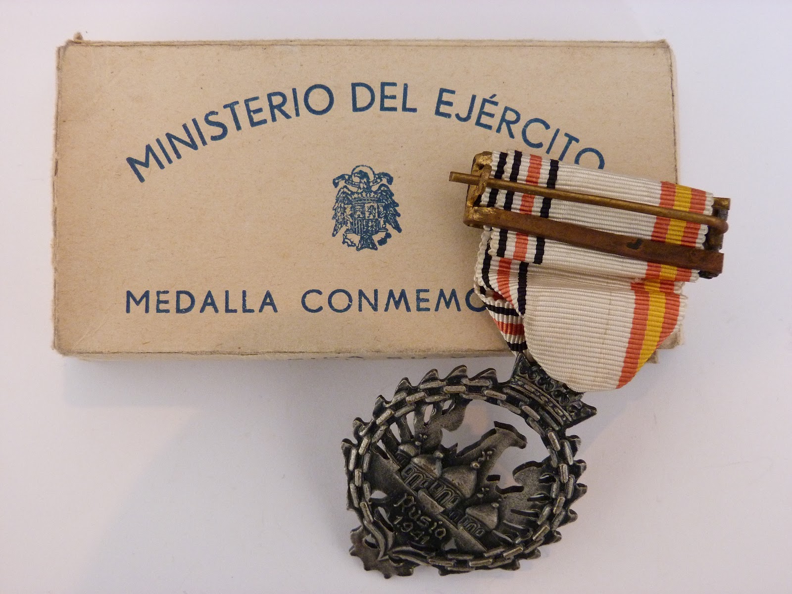 La tienda del coleccionista militar Medalla de la división azul con su