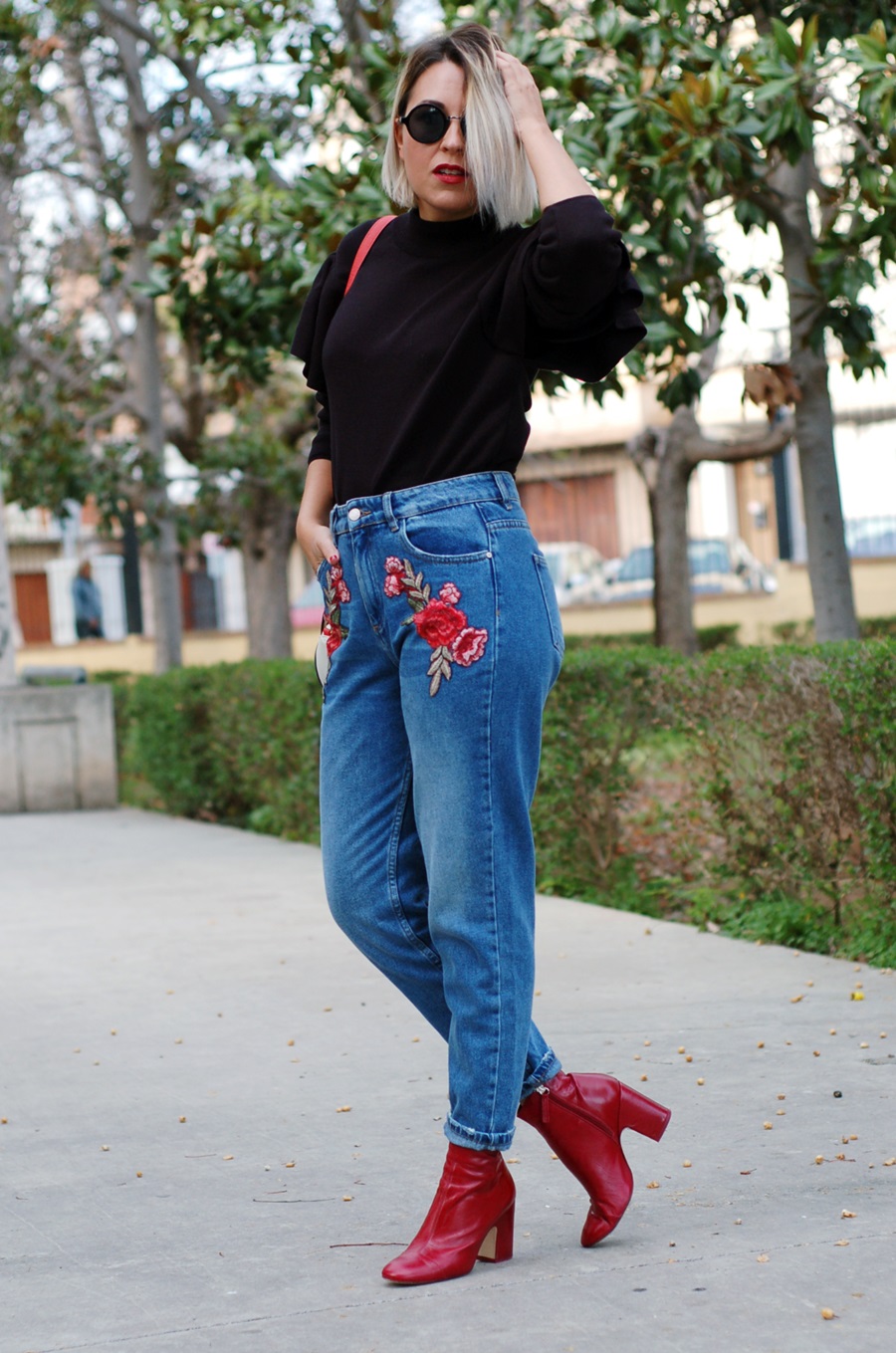 RUFFLES &  EMBROIDERY MUM JEANS & RED BOOTS LITTLEDREAMSBYR STREETSTYLE
