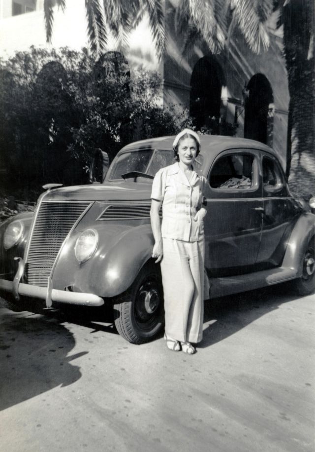 Found Snaps of 'Ladies and Cars' That Defined Women's Fashion in ...