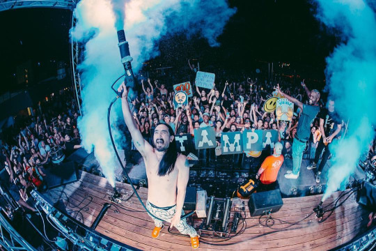 DJ Steve Aoki in Tampa, FL performing with CO2 Cryo Stage Jets www.atlspecialfx.com