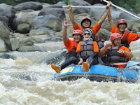 Paket Wisata Jogja 1 Hari Rafting Sungai Elo - Kaliurang Park Lost Castle + Malioboro Tour