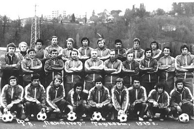 Pakhtakor team photo in the city of Sochi, Spring 1979. uzbekistan football pakhtakor tragedy, uzbekistan football teams, uzbekistan sports, uzbekistan art craft textile tours