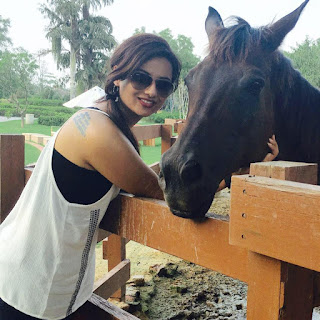 Isha Chawla hot photos, movies, hot pics, images, navel, age, date of birth, biography, wiki Isha Chawla hot photos, movies, hot pics, images, navel, age, date of birth, biography, wiki