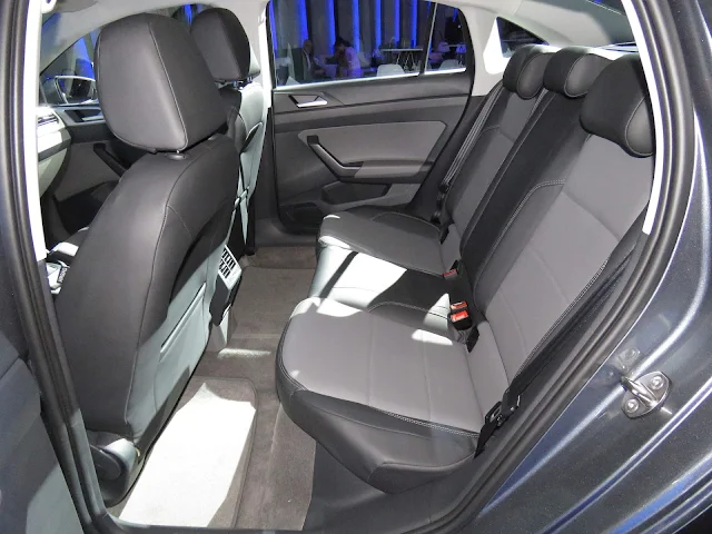 Volkswagen Virtus 2018 (Polo Sedan) - interior - espaço traseiro