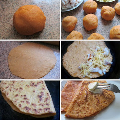 Томатные лепешки с копчёной курицей и сыром