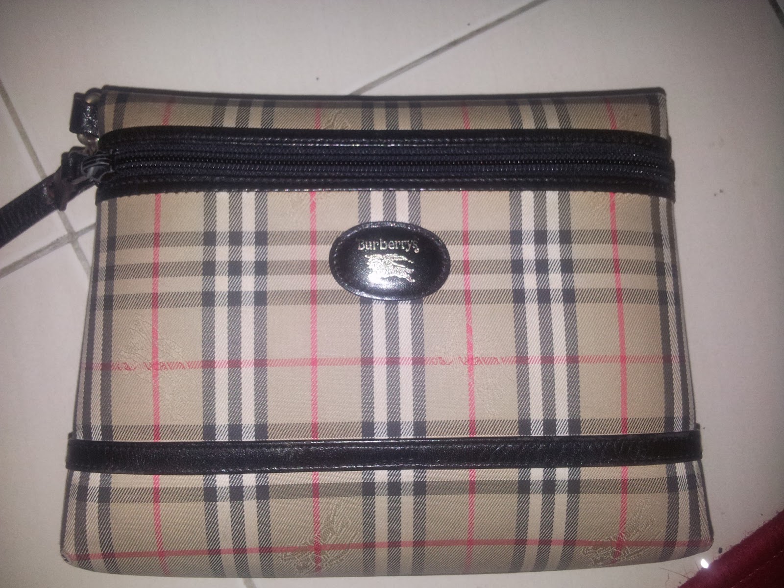 pArT tiMe bUnDLe: Authentic Burberry Clutch Bag (SOLD)