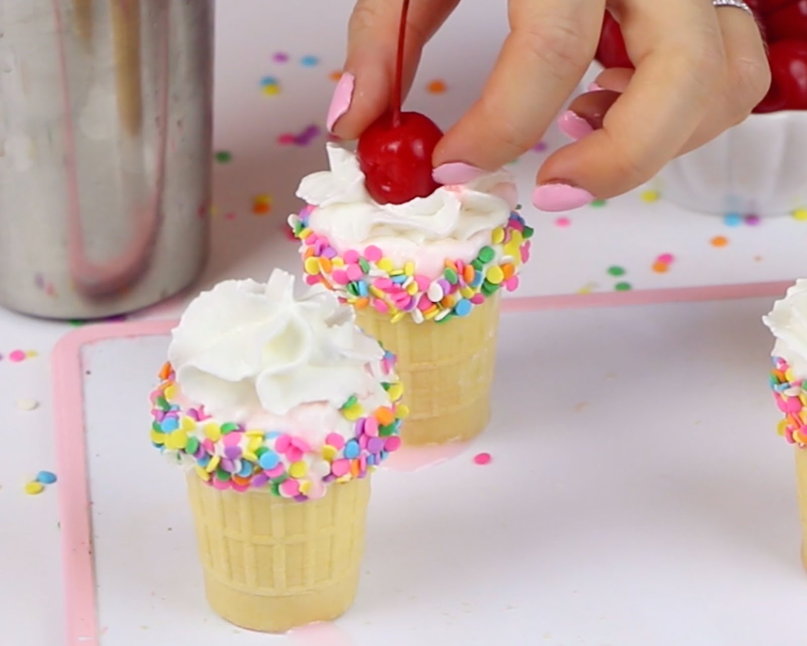 {VIDEO} Ice Cream Cone Shots/Milkshake cups (Alcoholic & NonAlcoholic