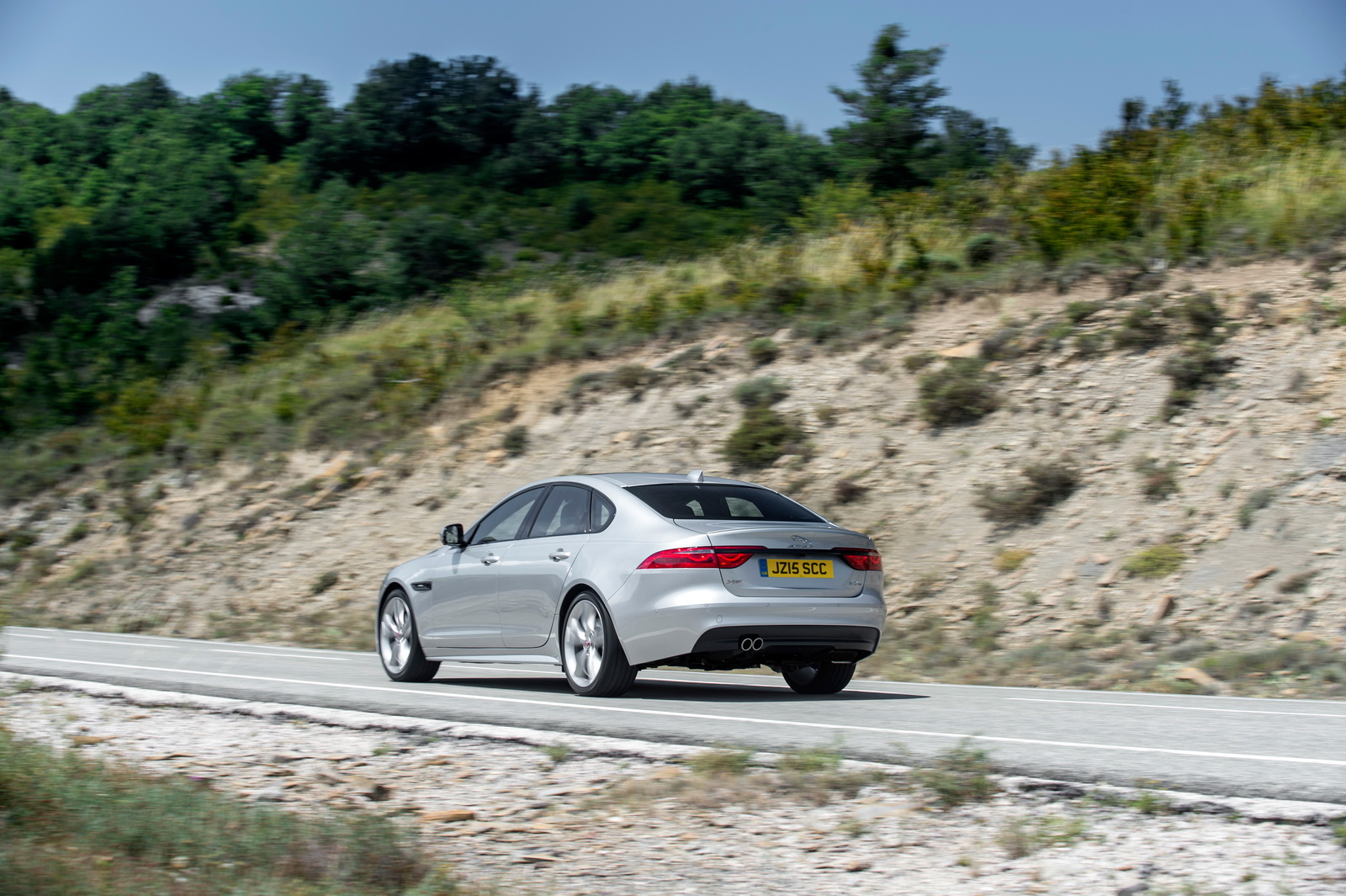 2015-JaguarXF-13.jpg