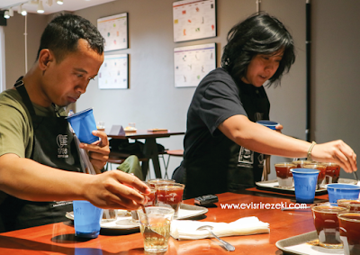 Cupping for Professional Class 5758 Coffee Lab