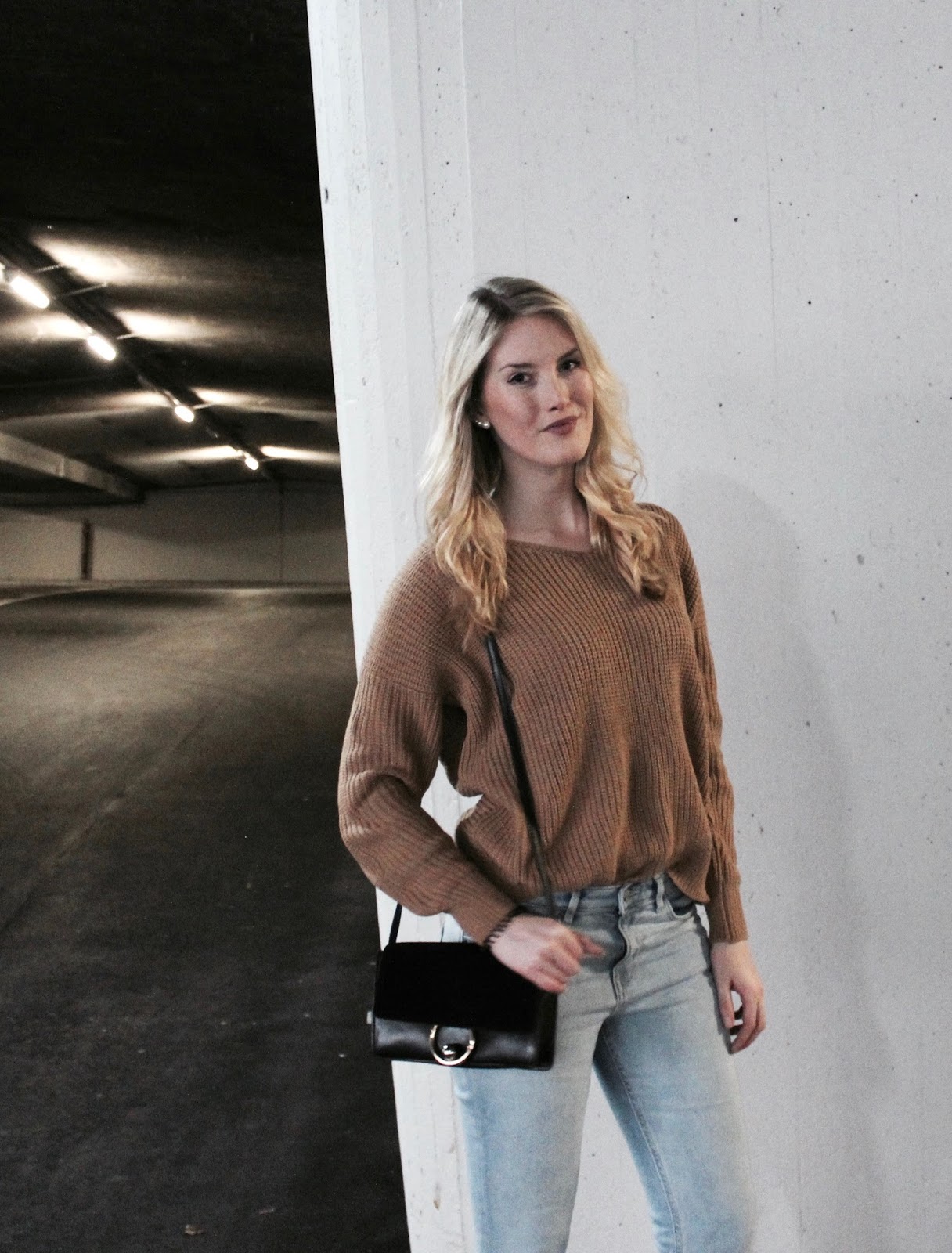 Fishnet tights Netzstrumpfhose richtig kombinieren Outfit Flared Jeans http://www.theblondelion.com/2017/02/look-fishnet-tights-x-flared-jeans.html Fishnet tights Netzstrumpfhose richtig kombinieren Outfit Flared Jeans http://www.theblondelion.com/2017/02/look-fishnet-tights-x-flared-jeans.html