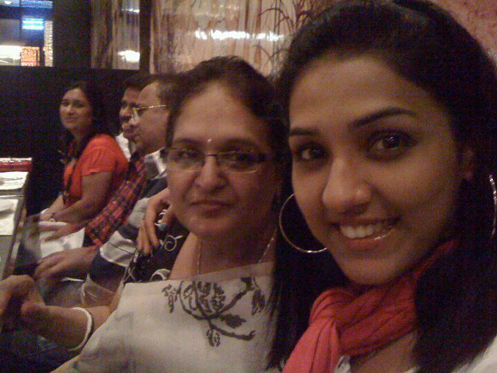 Singer Neeti Mohan with her Mother Kusum Mohan Sharma | Singer Neeti Mohan Family Photos | Real-Life Photos
