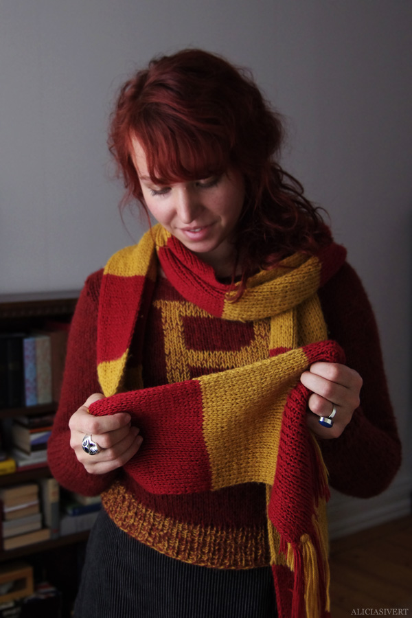 Weasley sweater by Alicia Sivertsson, 2013. aliciasivert, alicia sivert, alicia sivertsson, knitting, knit, yarn, handicraft, craft, handcraft, red, maroon, weasley sweater, harry potter, weasleytröja, tröja, stickning, sticka, handarbete, hantverk, garn, stickor, redhead, red hair, skull ring, dödskallering, rödhårig, ginger, trollstav, wand, alster, gryffindor scarf, gryffindorhalsduk, halsduk, elevhem