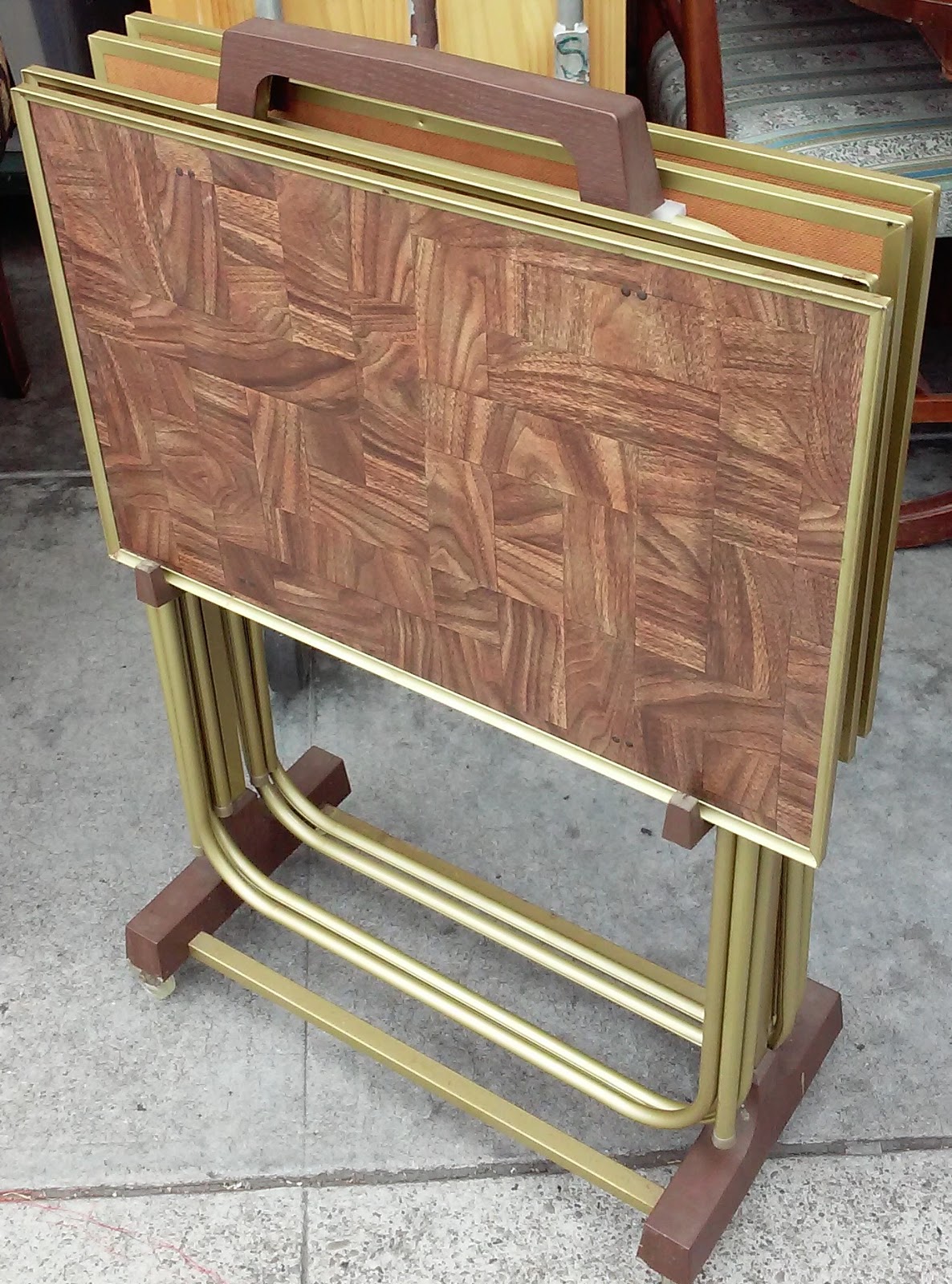 UHURU FURNITURE & COLLECTIBLES SOLD Set of 4 Vintage TV Trays with