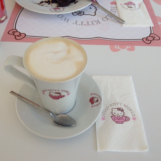 Minik Yengeç Teyze & Yeğenlerle Hello Kitty World Cafe Ziyareti ♥ ♥ ♥