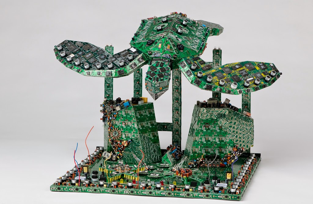 04-Sea-Turtle-Steven-Rodrig-Upcycle-PCB-Sculptures-from-used-Electronics-www-designstack-co