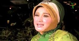 Lirik Lagu Dangdut - Rumah Bambu - Evie Tamala | Lirik ...