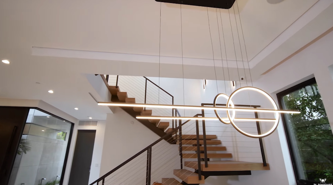 32 Interior Design Photos vs. 831 N Curson Ave, Los Angeles Luxury Home Tour