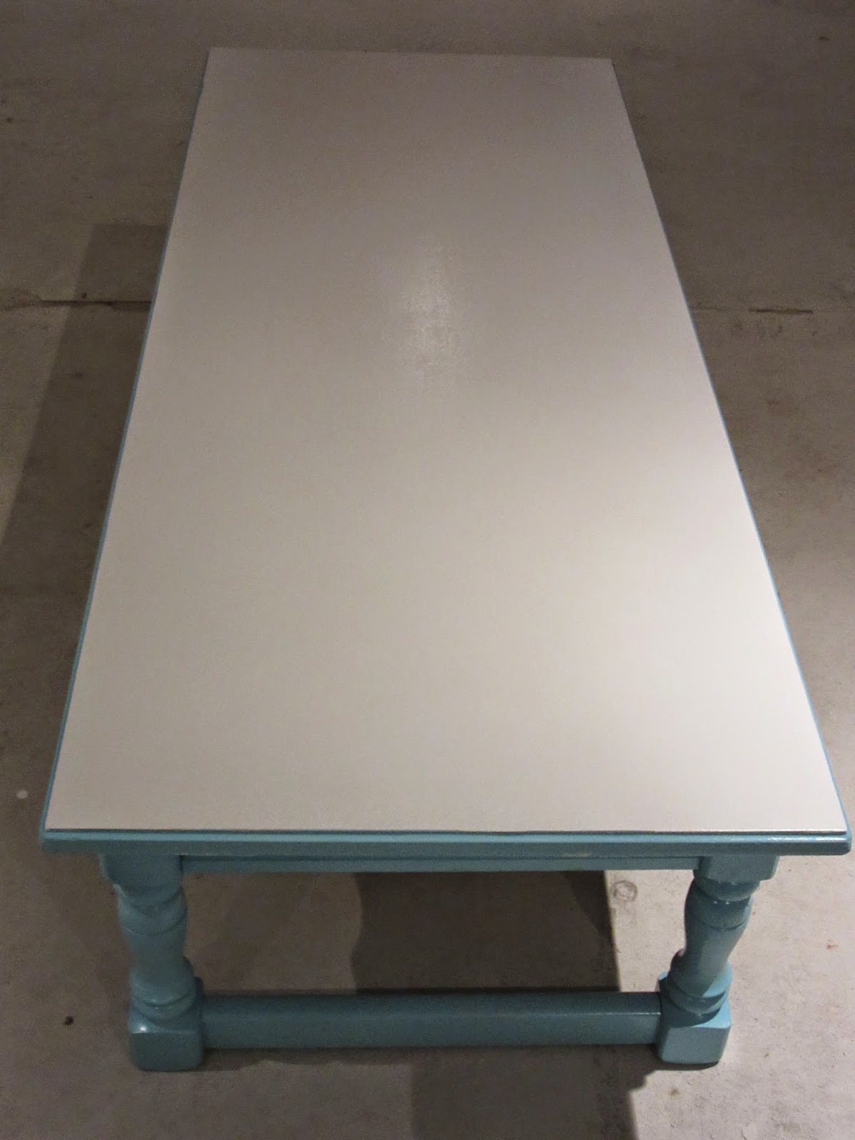 SoVA Mom DIY Dry Erase Table