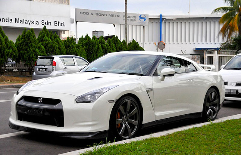 [Image: Nissan-GT-R-9.jpg]