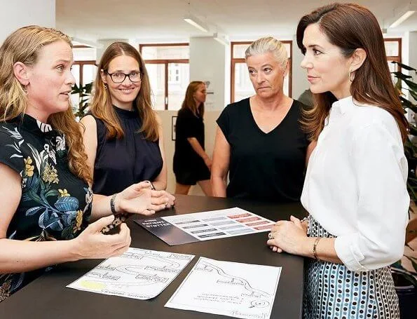 Crown Princess Mary visited Danish Heart Foundation and the Children's Heart Foundation. Noget på hjertet, skirt