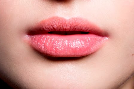 8 Cara Membuat Bibirmu Lembut & Merah Merona Alami 8 Cara Membuat Bibirmu Lembut & Merah Merona Alami