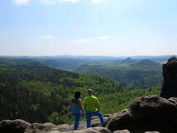 Z widokiem na dolinę Łaby, Zirkelstein i Kaiserkrone.