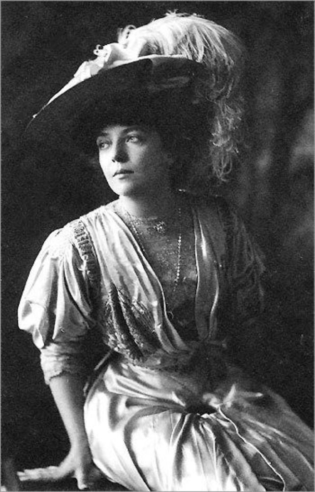 Amazing Historical Photo of Alice Lee Roosevelt Longworth in 1907 