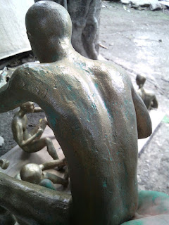 patung pemanjat tebing perunggu patina patung pemanjat tebing perunggu patina