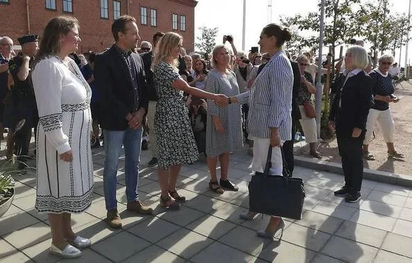 Crown Princess Victoria wore Lexington Kavaj frida linen blazer, Rizzo Altea pumps, a white trousers, diamond earrings