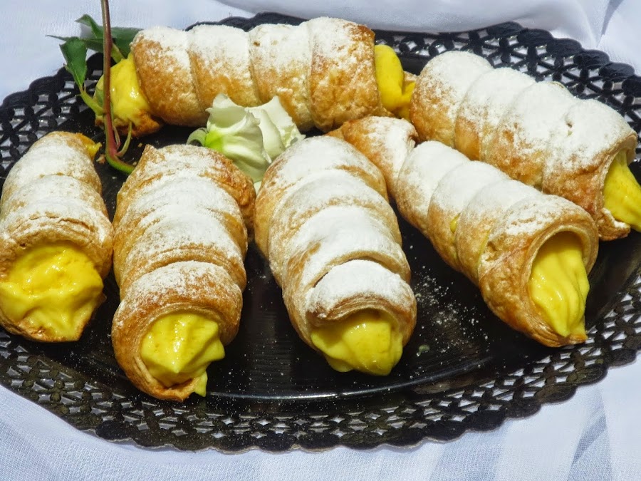 Cañas o conos de hojaldre rellenos Ana Sevilla con Thermomix