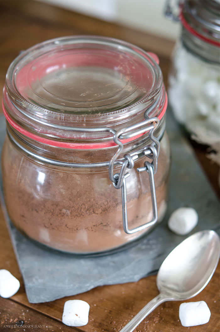 Empty jelly jars are the perfect place to store homemade mixes like hot chocolate.  #kitchen #organizing #storage #tipsandtricks