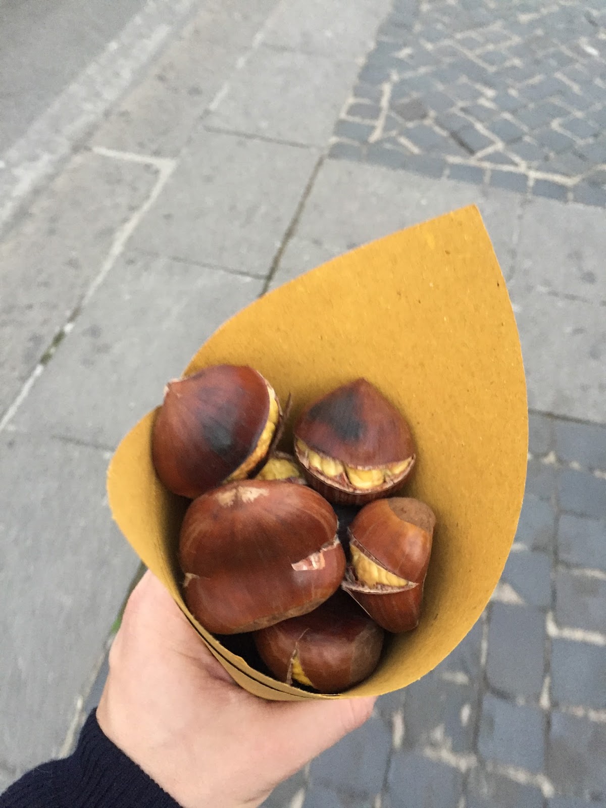 Жареные каштаны в Стамбуле