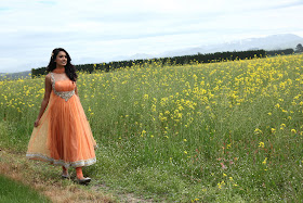 Sarah Jane Dias Outdoor Spicy HQ Photo Gallery