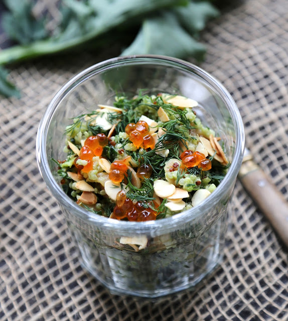 Salade de quinoa au chou Kale, avocat , saumon fumé , amandes / On dine