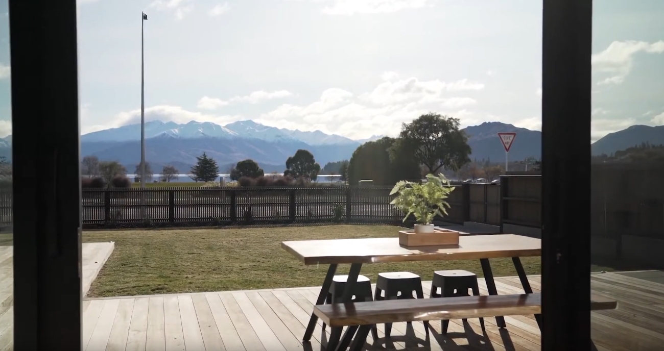 10 Photos vs. 35 Roche Street, Wanaka, Central Otago - High End Home & Interior Design Tour