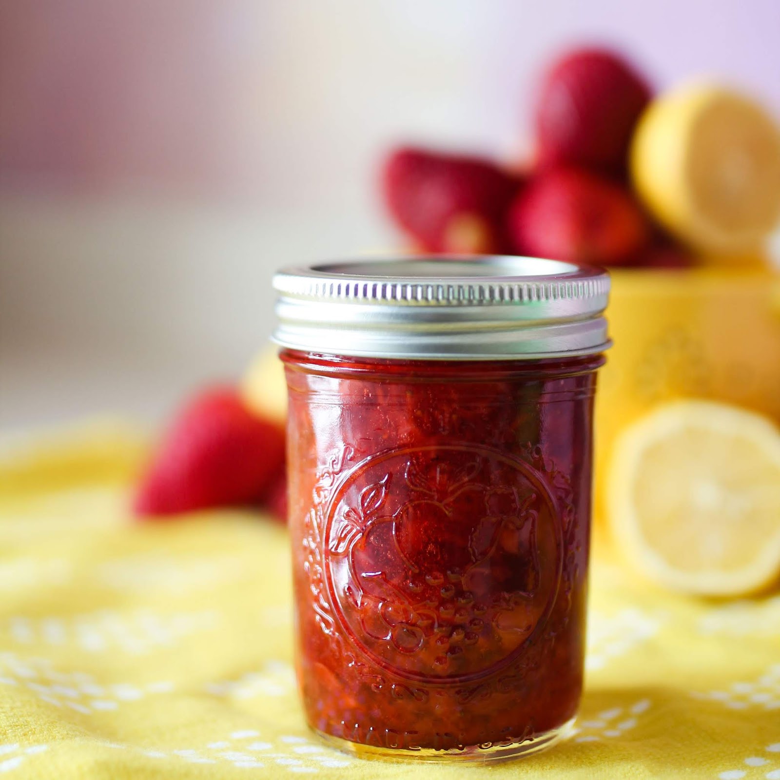 Here's How To Make The Easiest, Most Delicious Strawberry Lemonade