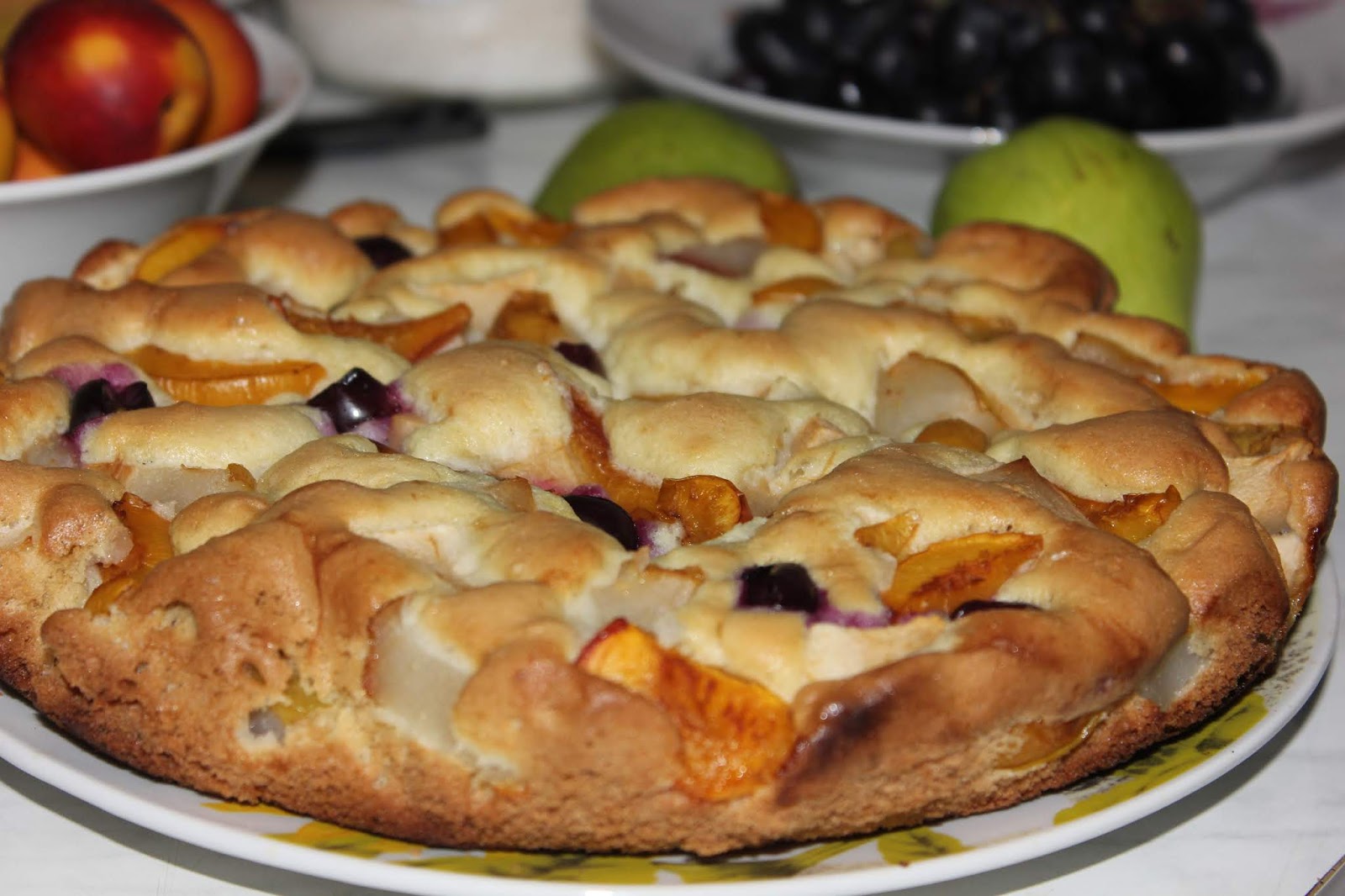 Шарлотка с фруктами