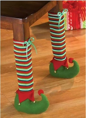 ideas navideñas para decorar la casa, forrar las patas de las mesas