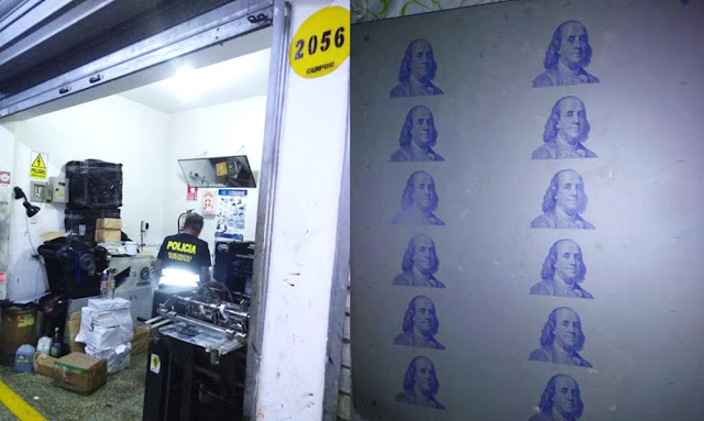 PNP incautó más de 5 millones de dólares falsos PNP incautó dos máquinas offset usadas para impresión de billetes
