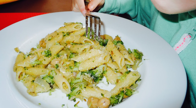 How to feed a family on a budget | Quick and healthy, home cooked pasta dish.