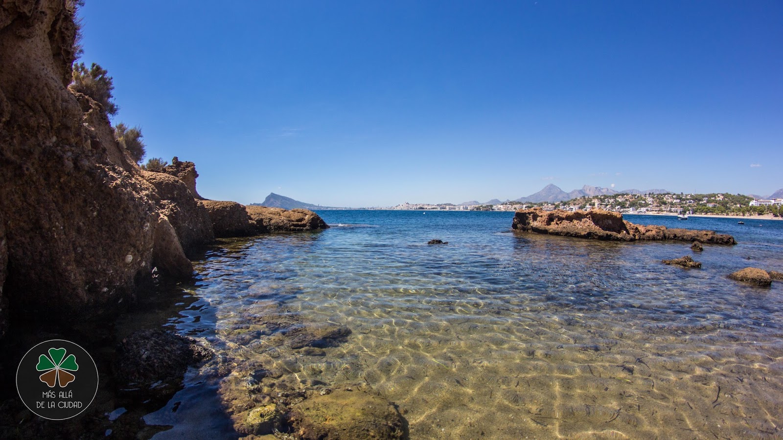 La isla de la Olla de Altea Más allá de la ciudad