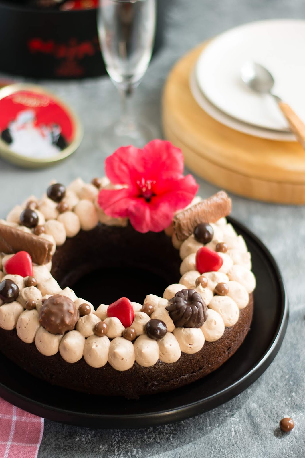 Chic, Chic, Chocolat Gâteau au chocolat moelleux et ganache montée