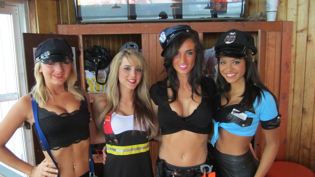 What's For Lunch? "Guns and Hoses" Dress Day up at Newport Hooters!