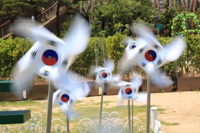 Güney Kore Dönen Bayraklar