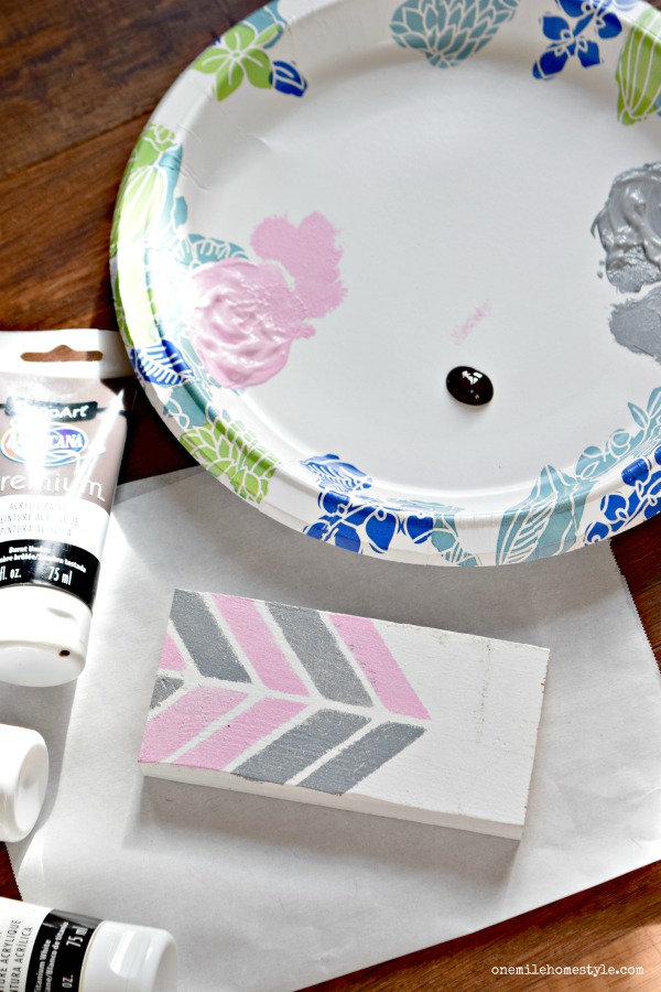 How to make your own stenciled farmhouse style wall decor with scrap wood and decoArt acrylic paints