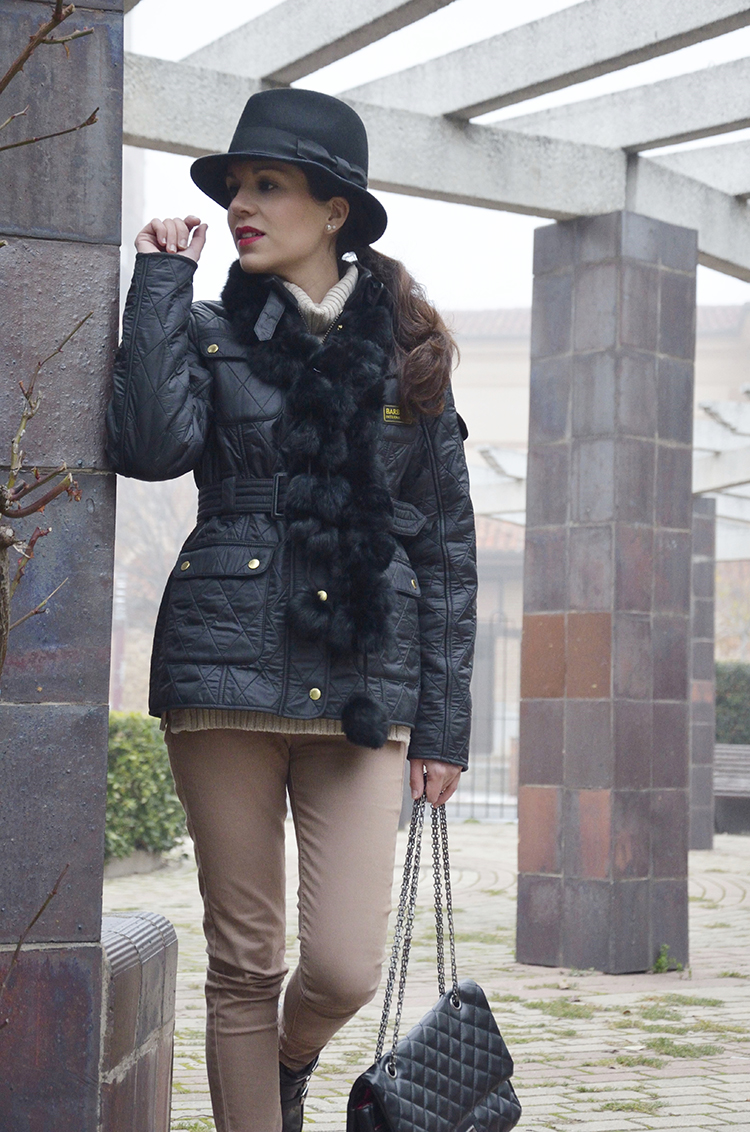 look-barbour-jacket-hat-purificacion-garcia-bolso-outfit